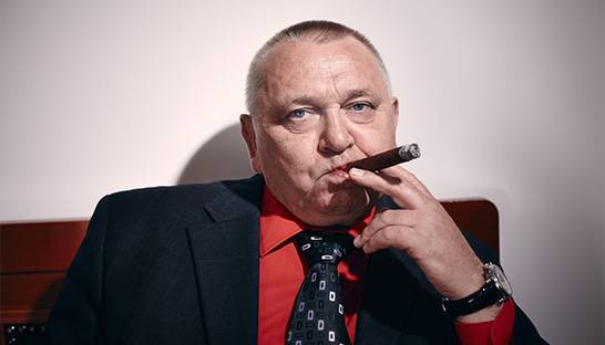 FTSE 100 CEOs out-earn average workers in three days