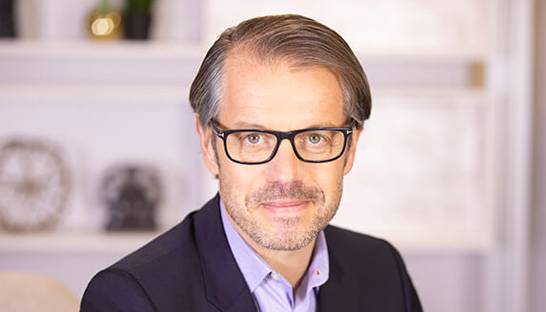 Simon Eaves succeeds Olly Benzecry as Accenture's UK&I boss