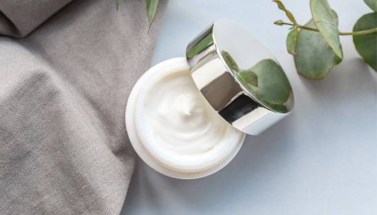 Spending on (premium) skin care products in UAE above $300 million